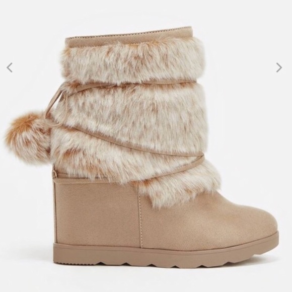 The cutest furry wedge Pom Pom booties ever - Picture 2 of 4